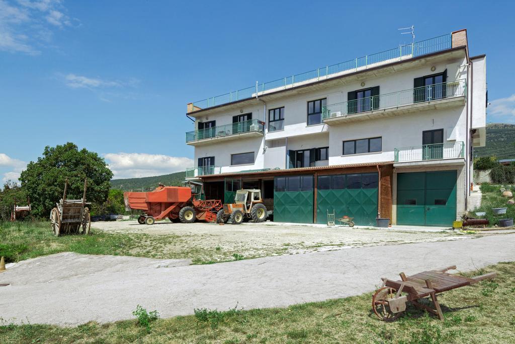 Agriturismo Statale 17 Poggio Picenze Eksteriør billede