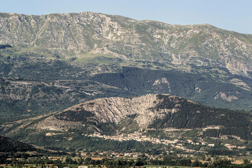 Agriturismo Statale 17 Poggio Picenze Eksteriør billede